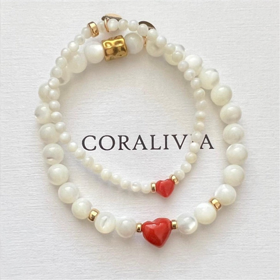 Bracelet avec un coeur en Corail et ses perles de Nacre Enéa