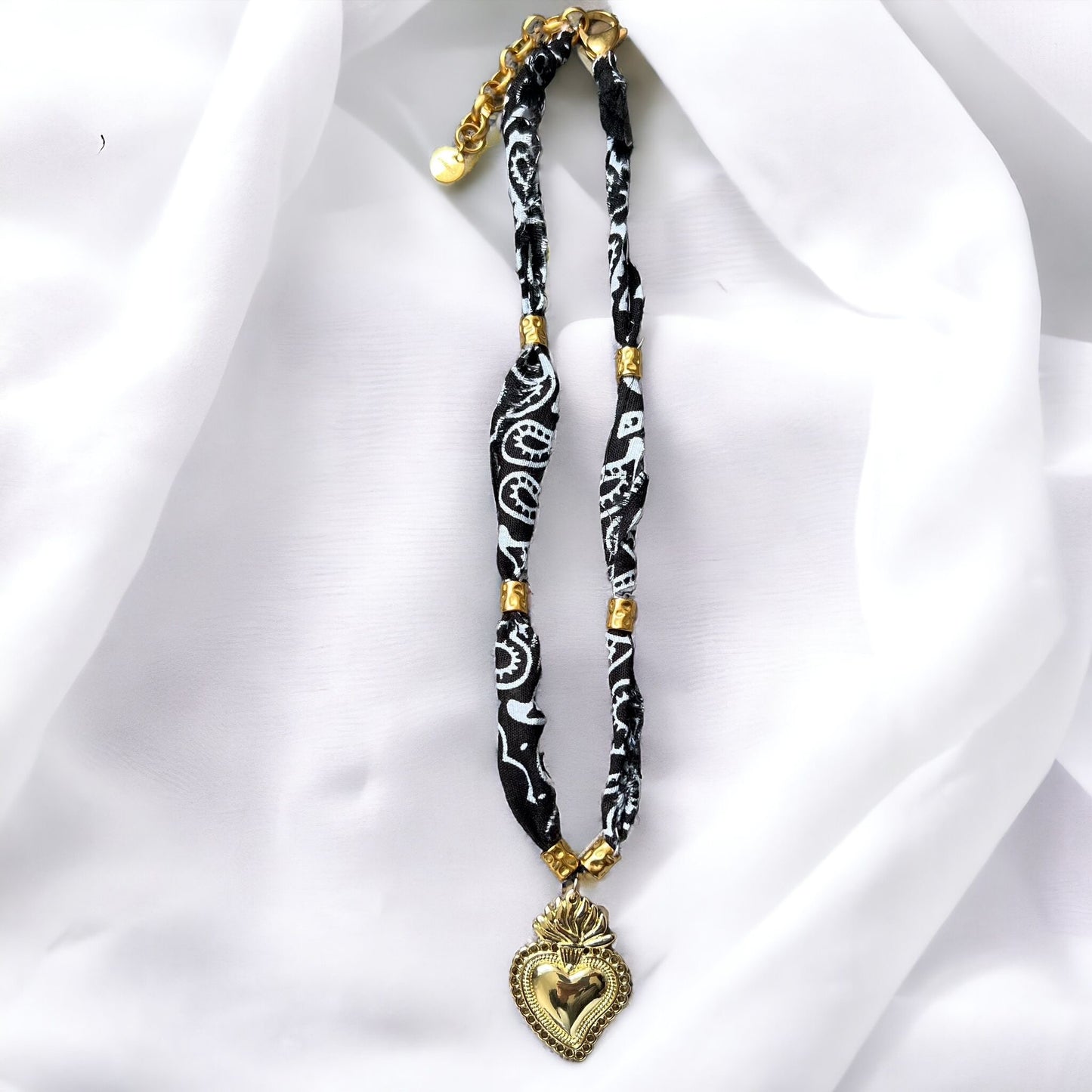 Collier bandana coeur Ghjulia