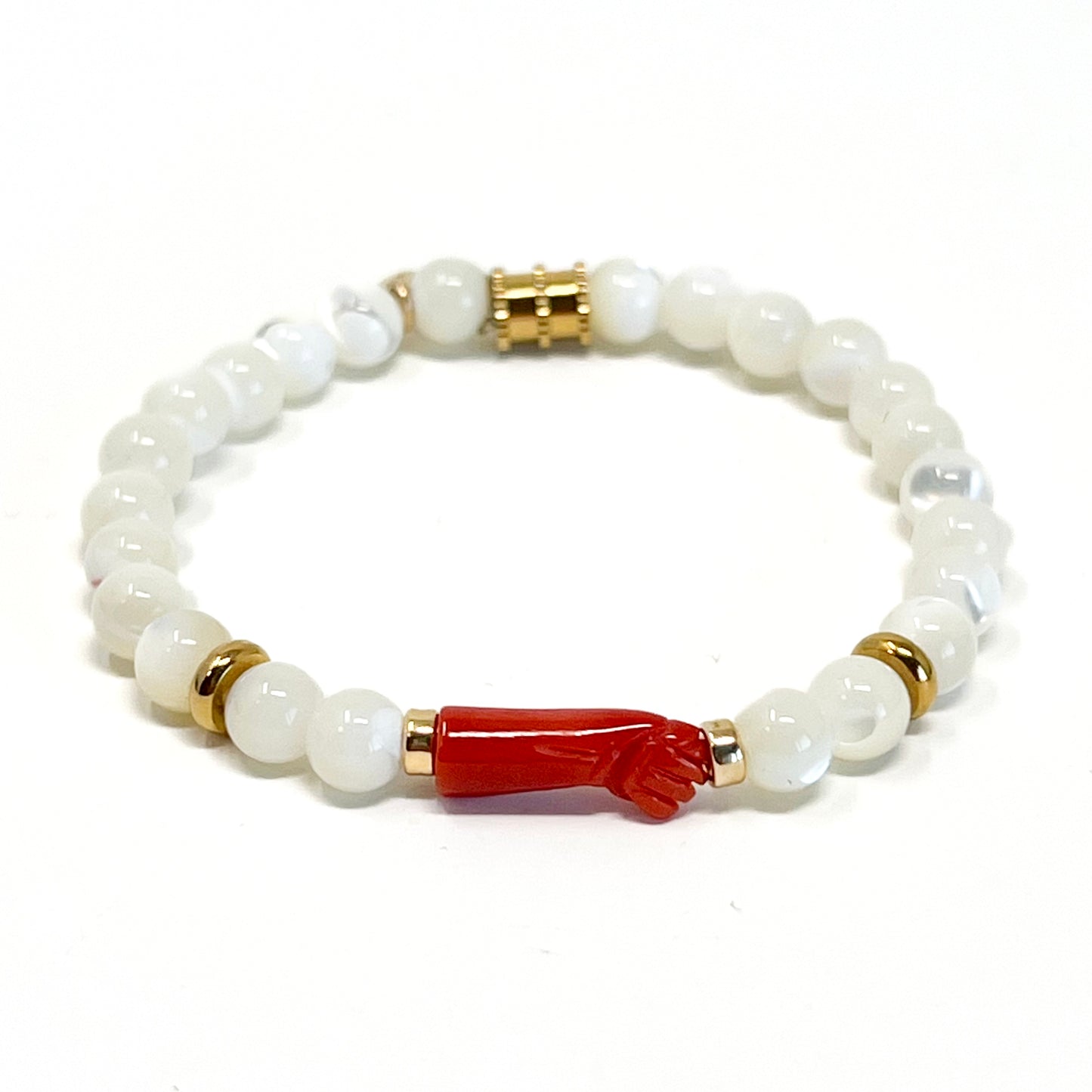 bracelet avec la main corse et ses perles de nacre forza