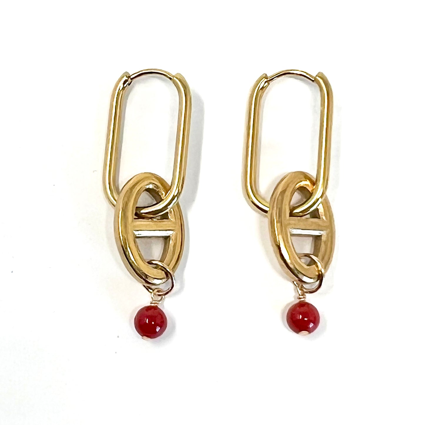 Boucles d’oreilles femme Allison en acier inoxydable plaqué or 18 carats avec perles de Corail rouge de Méditerranée, fabriquées en Corse