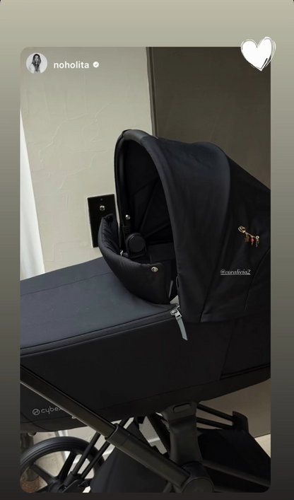 Broche de naissance Croix Corail – Porte-bonheur en Corail rouge