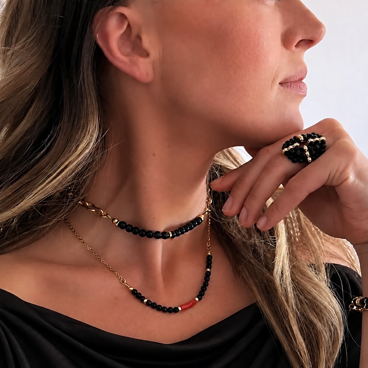 Collier Forza portée main en Corail rouge de Méditerranée fait main en Corse CORALIVIA 