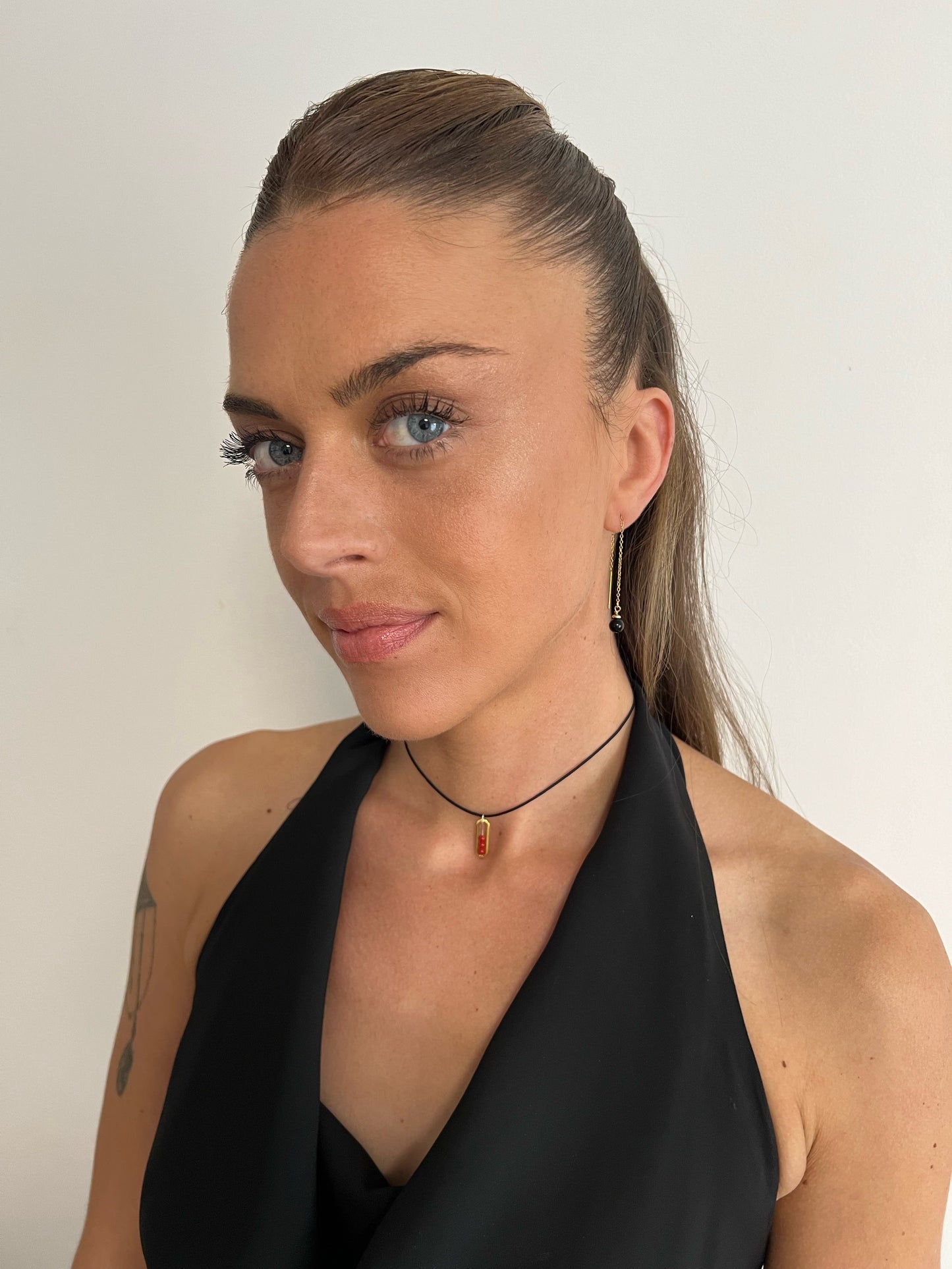 collier cordon noir avec pendentif corail rouge de Méditerranée bijou femme