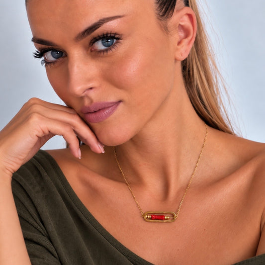 Collier Livia portée en acier inoxydable pendentif rectangle et sa main en corail de Méditerranée fait