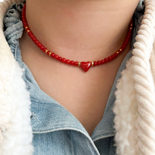 Collier Cara enfant – Corail rouge & cœur protecteur