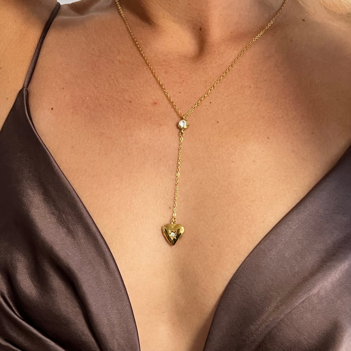 Téa Necklace – Delicate stainless steel chain and rhinestone heart pendant