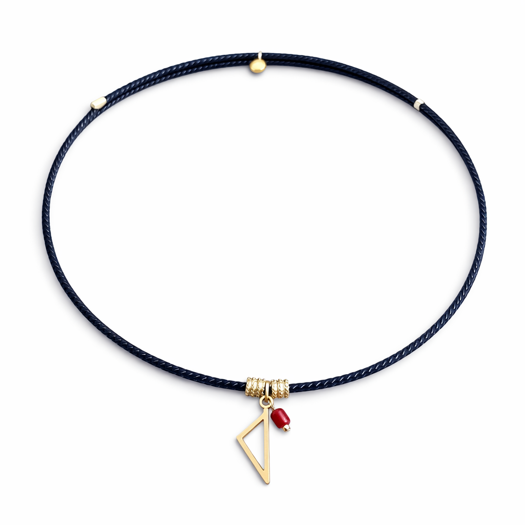 Collier enfant Isula en cordon noir avec pendentif Corse doré et tube de Corail rouge de Méditerranée