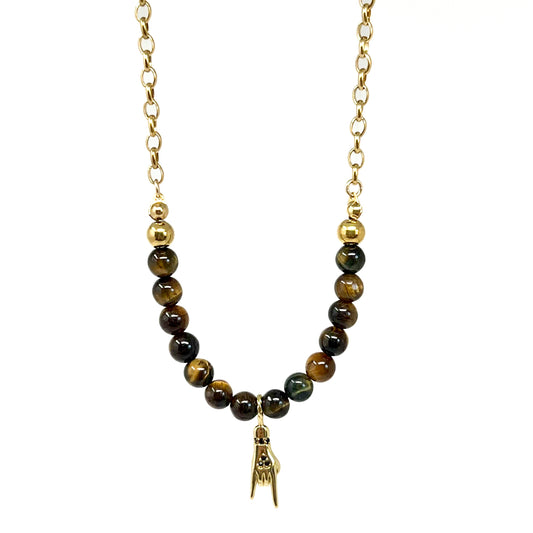 Collier femme Carla en Œil de Tigre avec son pendentif main à cornes en acier inoxydable doré, fait main en Corse